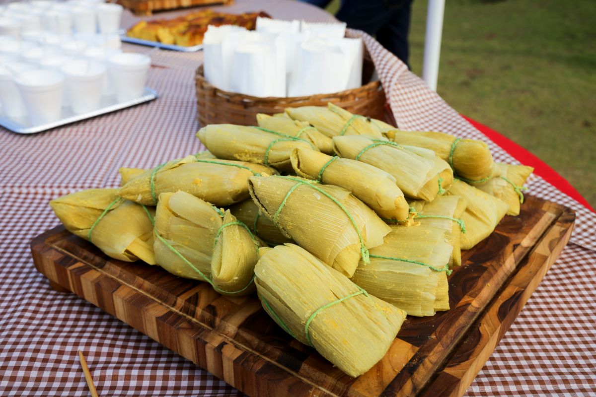 Tamales de olla: el desayuno que aún se vende en bici