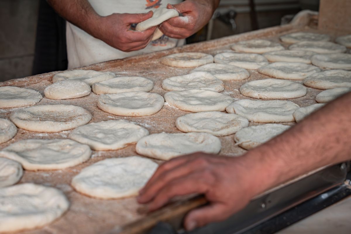 Cómo se hace el pan de una panadería centenaria