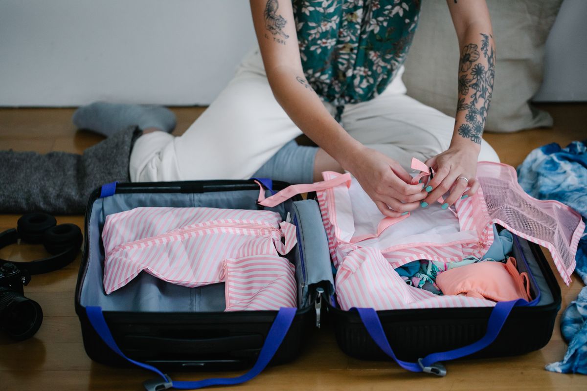 Cómo viajar ligero en un solo equipaje de mano